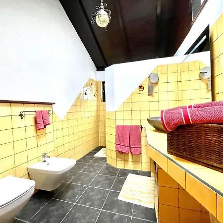 Bonito Apartamento De Un Dormitorio Con Terraza, Solarium Y Vistas Al Mar カントリーハウス