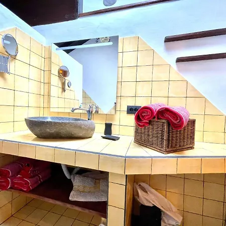Bonito Apartamento De Un Dormitorio Con Terraza, Solarium Y Vistas Al Mar Casa de Campo *